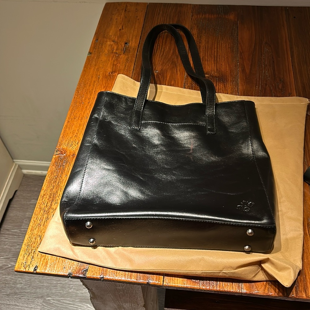 BEAUTIFUL Patricia Nash Black Leather Purse